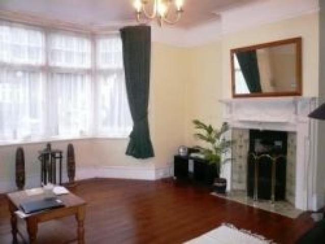 			2 Bedroom, 1 bath, 1 reception Flat			 Stanhope Avenue, FINCHLEY CENTRAL